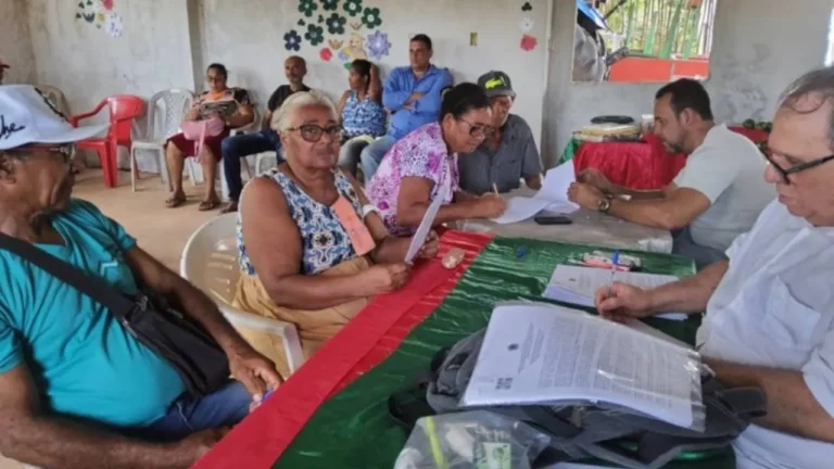 Assentadas da Bahia assinam 27 contratos do Fomento Mulher