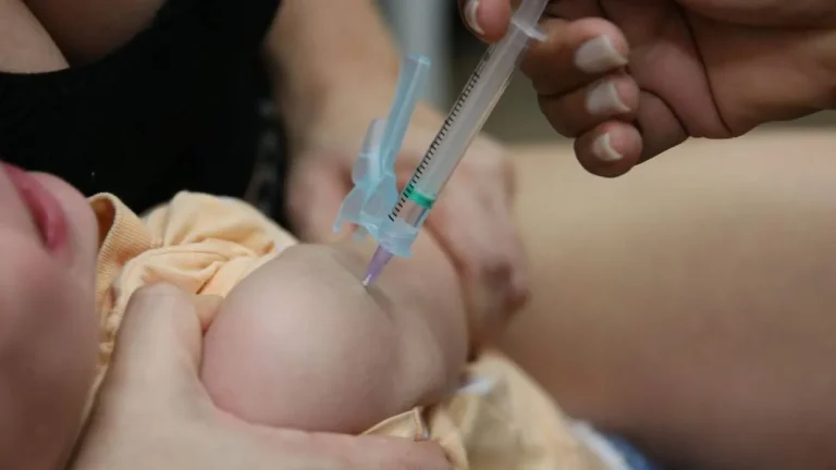 Campanha nacional de vacinação contra gripe começa hoje; veja público-alvo