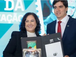 Ministério das Comunicações e Correios lançam selo em comemoração aos 40 anos da Redemocratização do Brasil