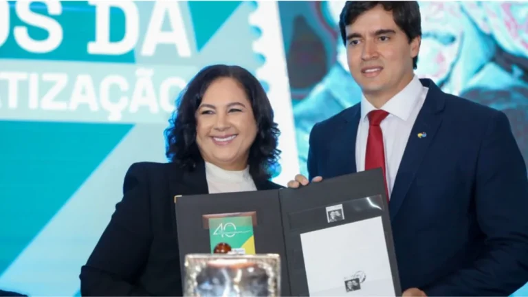 Ministério das Comunicações e Correios lançam selo em comemoração aos 40 anos da Redemocratização do Brasil