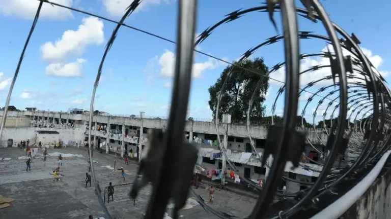 STF decide que prática de revista vexatória em presídios é ilegal