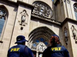 PRF realiza escolta da cruz da primeira missa celebrada no Brasil em 1500