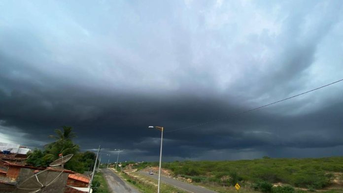 Inmet emite alertas de chuvas intensas e geada em 11 estados nesta quarta-feira