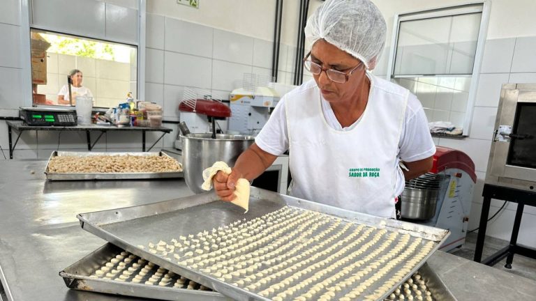 Mulheres de comunidade rural de Caetité transformam realidade local com fabricação de biscoitos e bolos