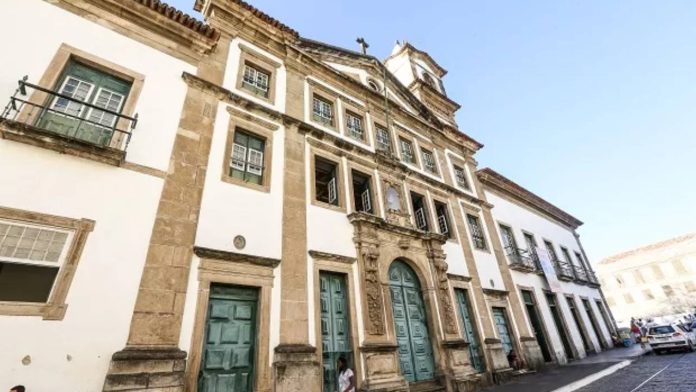 Santa Casa da Bahia oferece vagas de emprego em Salvador e outras cidades