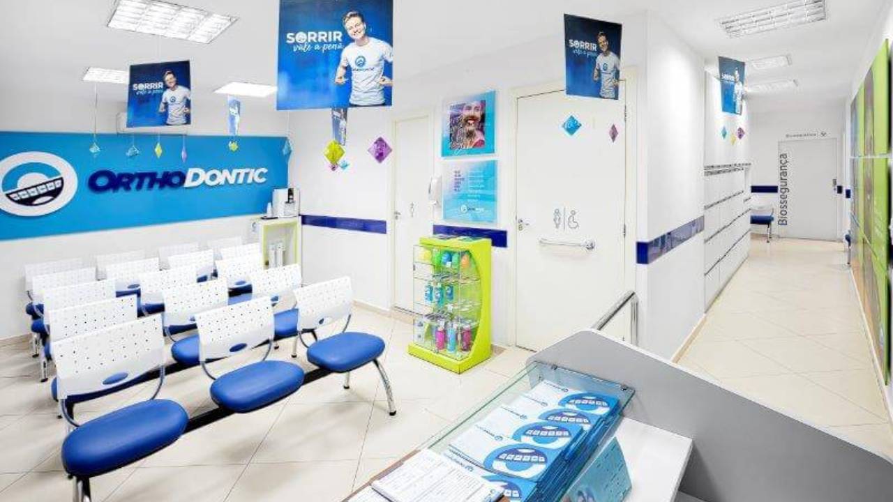A rede de ortodontia Orthodontic está com oportunidades de trabalho em 16 estados do Brasil. Segundo consulta à página de recrutamento na plataforma Gupy, havia 183 anúncios ativos em 29 de julho, com vagas variando por unidade e demanda local, incluindo funções administrativas, atendimento e apoio em rotinas de saúde bucal.