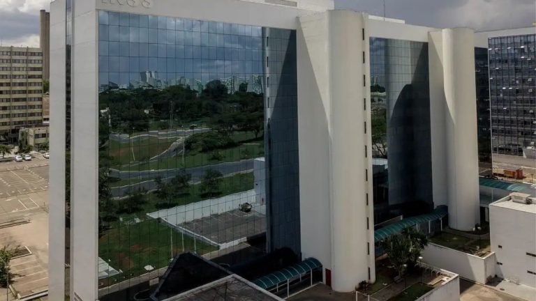 13º salário de aposentados do INSS foi antecipado para abril e maio