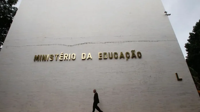 Saiba o que muda com a nova política de ensino a distância do Brasil