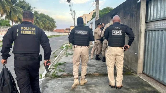Operação da Polícia Federal mira organização criminosa em Feira de Santana