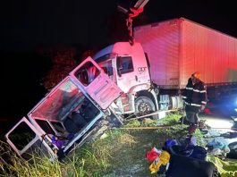 Acidente entre carreta e micro-ônibus resulta em nove mortes e dez feridos no Norte de Minas Gerais