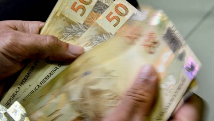 Aposentados do INSS que ganham mais que o mínimo começam a receber 13º