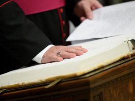 Cardeais entram em reclusão antes do conclave para eleger novo papa
