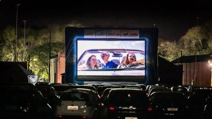 Cine Autorama tem exibição de filmes a céu aberto em Vitória da Conquista