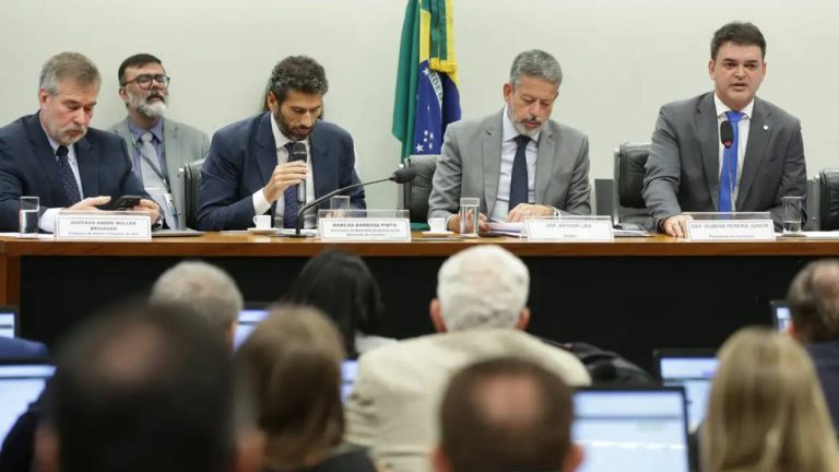 Corrigir toda a tabela do IR custaria mais de R$ 100 bilhões por ano
