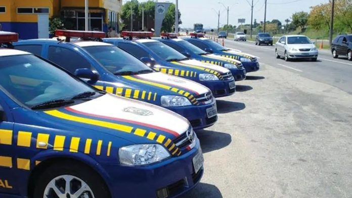 Ex-coordenador da PRF confirma ações para barrar eleitores em 2022