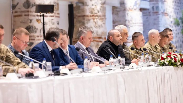 Guerra na Ucrânia delegações se encontram em Istambul em busca de paz