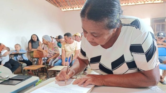 Incra entregou contratos de Concessão de Uso a 130 famílias assentadas na Bahia