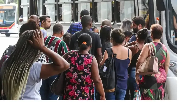 Desemprego recua para 6,2% em maio, o menor para o período desde 2012
