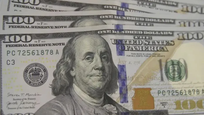 Dólar cai para R$ 5,49 com derrubada de alta do IOF e inflação menor