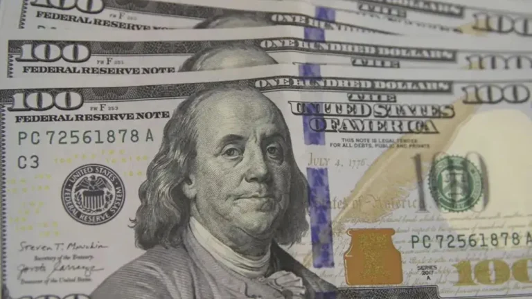 Dólar cai para R$ 5,49 com derrubada de alta do IOF e inflação menor