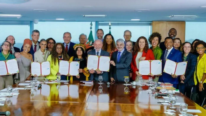 Lei que reserva 30% das vagas no serviço público a negros, indígenas e quilombolas foi sancionada