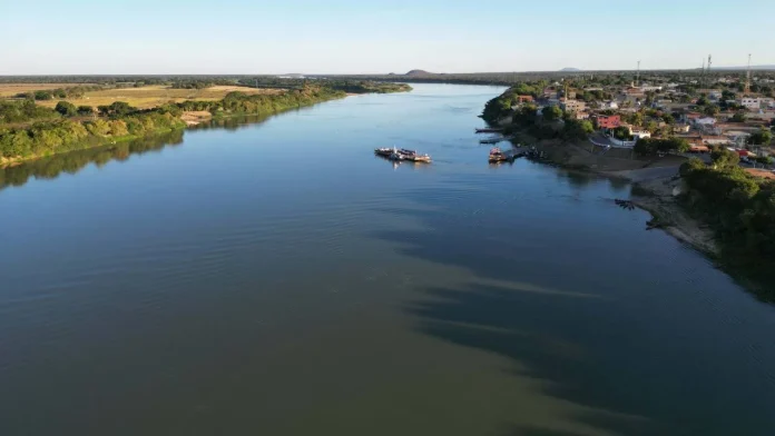 Ponte sobre o rio são francisco manga matias cardoso