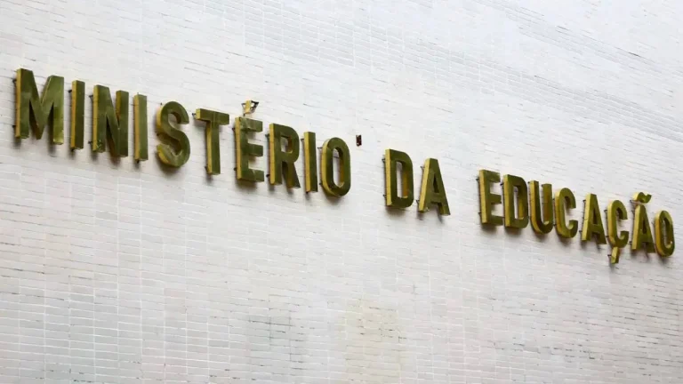 MEC libera acúmulo de benefícios para estudantes de graduação