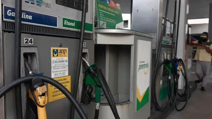 Petrobras reduz preço da gasolina para as distribuidoras