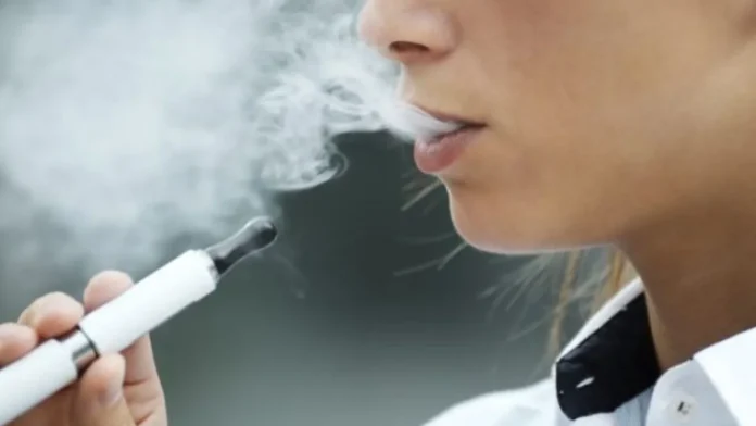 Um em cada 9 adolescentes usa cigarro eletrônico no Brasil