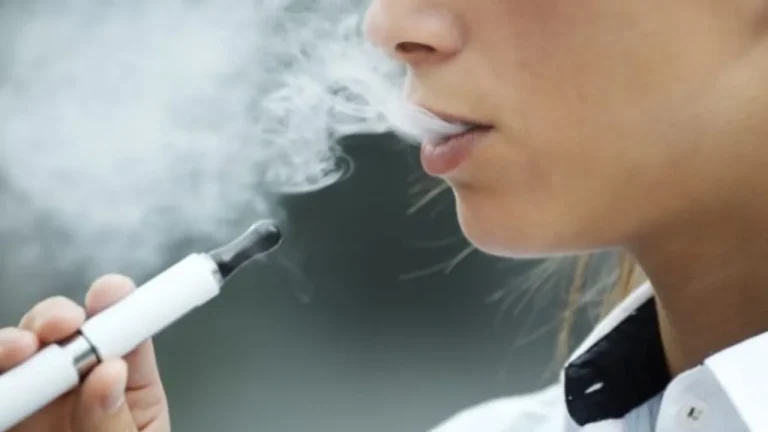 Um em cada 9 adolescentes usa cigarro eletrônico no Brasil