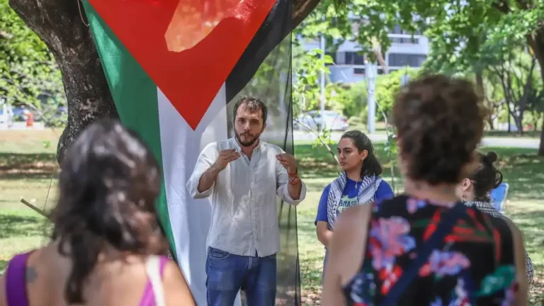 Israel decide deportar ativista Thiago Ávila que iniciou greve de fome