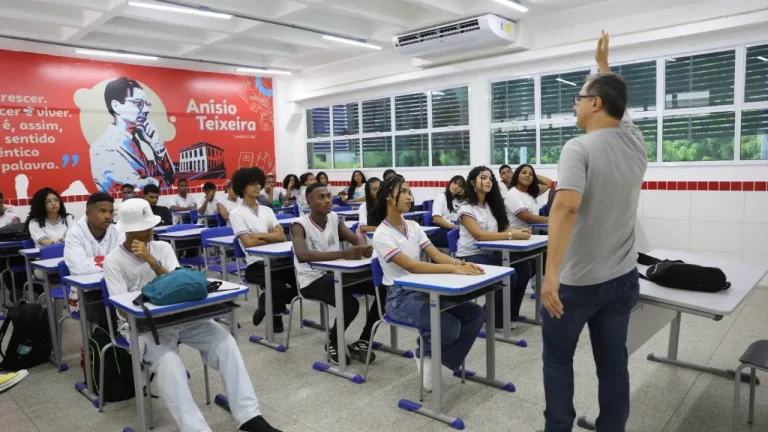 Secretaria da Educação abre processo seletivo para contratação de 1,9 mil professores via Reda