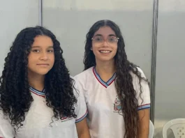 Estudantes de Candiba desenvolvem spray terapêutico à base de mastruz, folhas de cânfora e cachaça para alívio de dores