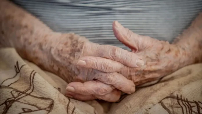 Demência em idosos hospitalizados é despercebida em até 50% dos casos