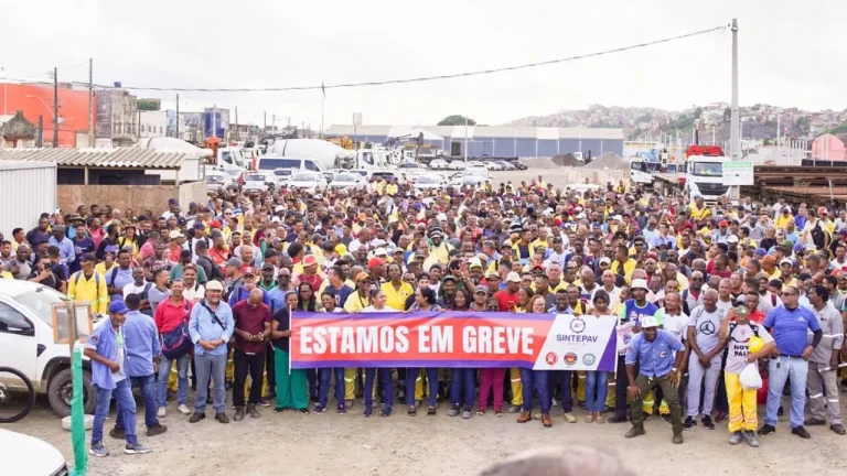 Trabalhadores da construção pesada da Bahia deflagram greve
