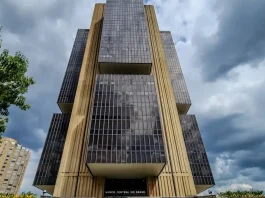 Juros do cartão de crédito sobem a 449,9% ao ano