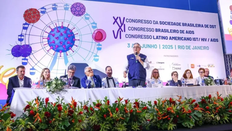 Brasil reduz transmissão do HIV vertical e pede certificado da Opas