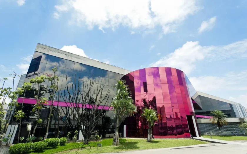 Aché Laboratórios está oferecendo diversas oportunidades de emprego em estados como Bahia, Goiás, e São Paulo. Além das vagas, a empresa oferece benefícios aos colaboradores e promove um ambiente de diversidade e inclusão. Os interessados devem se inscrever pela plataforma Gupy.