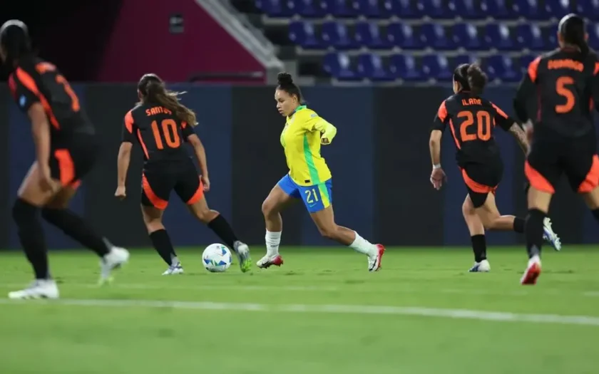 Com 10, Brasil segura a Colômbia e avança em 1º na Copa América