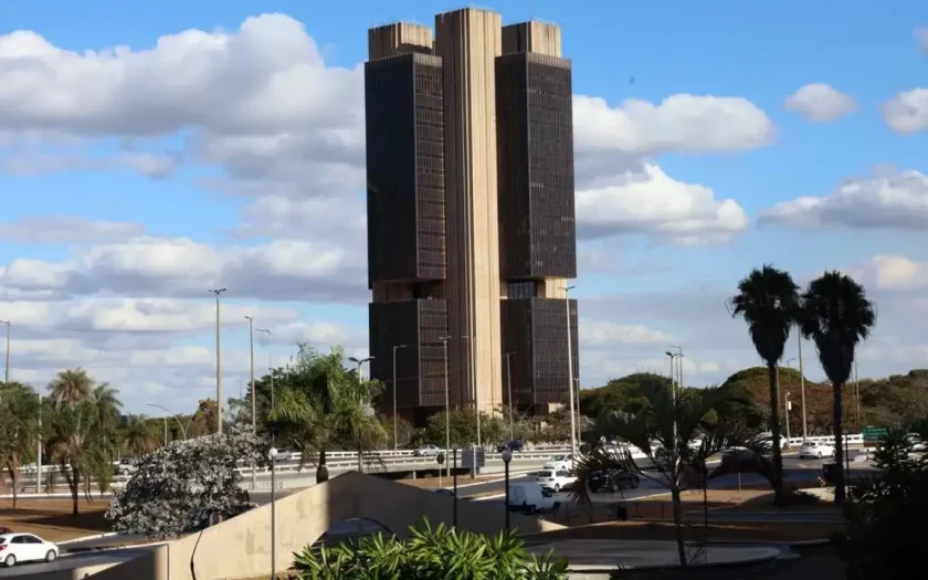 Copom mantém juros básicos da economia em 15% ao ano