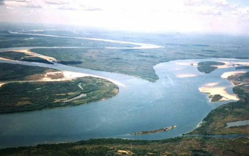 Desmoronamento de lixão contamina rios da Bacia Araguaia-Tocantis