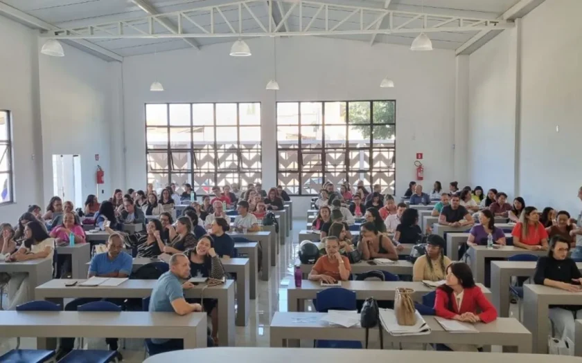 Vitória da Conquista inicia implantação do Diário Digital nas escolas municipais
