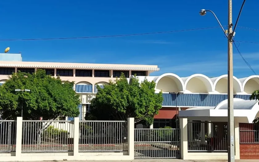 colégio modelo Guanambi