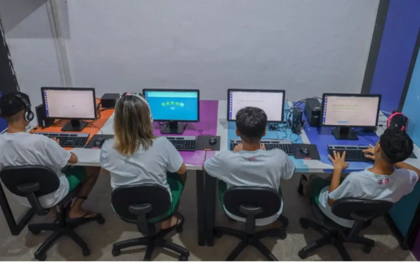 Programa expande acesso à internet em mais de 7,6 mil escolas na Bahia