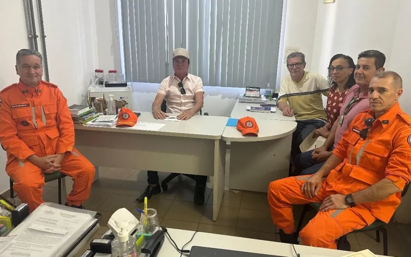 Secretaria de Meio Ambiente de Guanambi e Bombeiros firmam parceria para prevenção e combate às queimadas urbanas