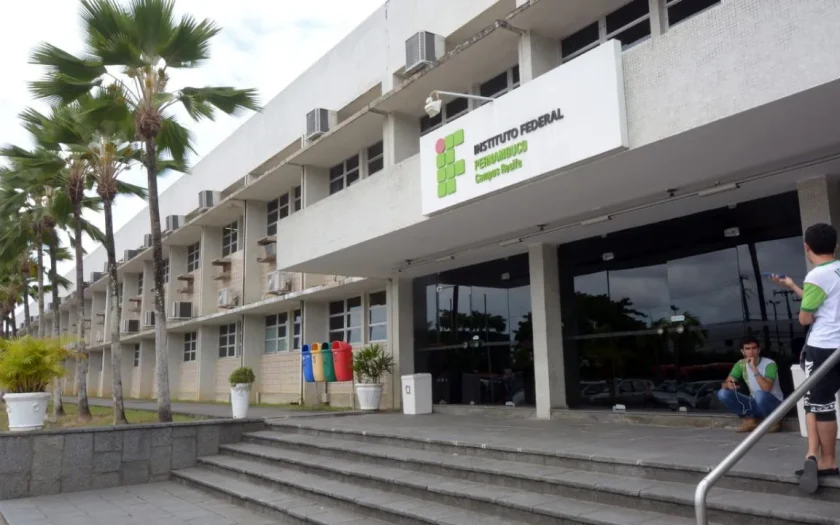Concurso do IFPE oferta 100 vagas com salários de até R$ 7,1 mil
