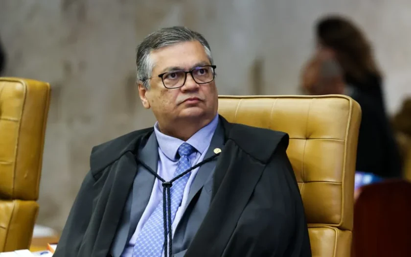 Dino vota a favor de benefício para mulheres vítimas de violência