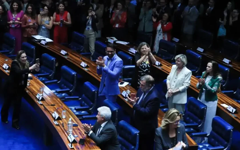 Senado aprova projeto contra adultização de crianças na internet