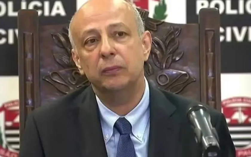 Polícia prende irmão de suspeito envolvido na execução de ex-delegado