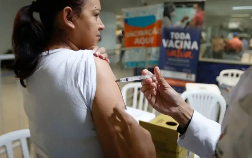 Vacina da covid também protege contra complicações cardíacas da doença